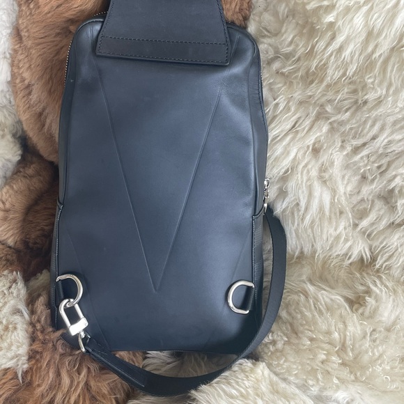 🖤 Louis Vuitton  Damier Infini Avenue Sling Bag in Onyx and Silver - Picture 15 of 17